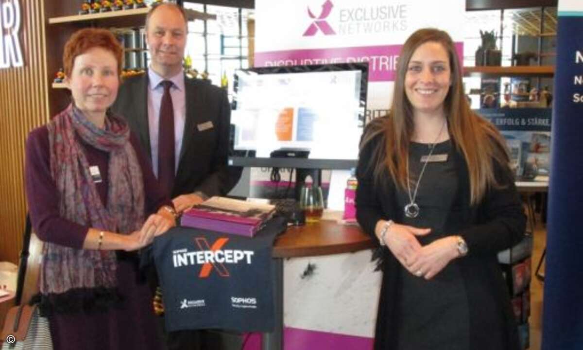 Natürlich dürfen die Distributionskollegen bei einer Roadshow nicht fehlen: Stephanie Schäfer, Jörk Gödde, Pamela Streitwieser von Exclusive Networks … (Foto: CRN)