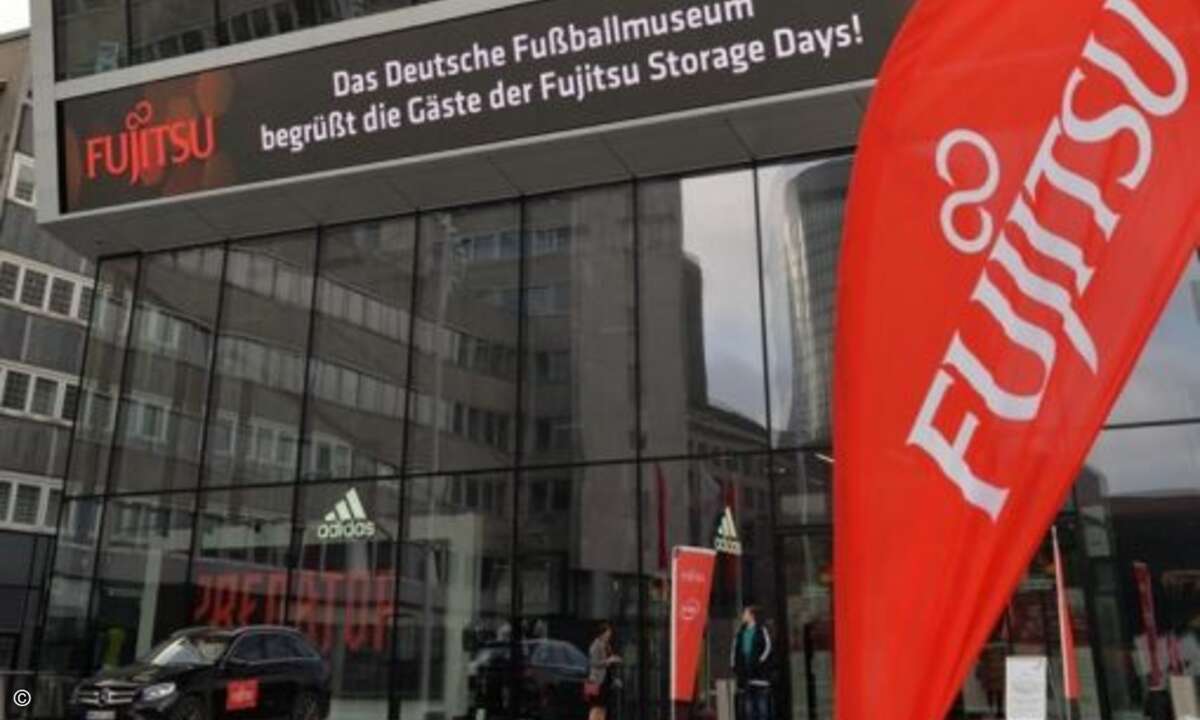 In Dortmund ging es ins Deutsche Fußballmuseum, das extra für die Fujitsu Storage Days einen Tag lang nicht für Besucher geöffnet war (Foto: Fujitsu)