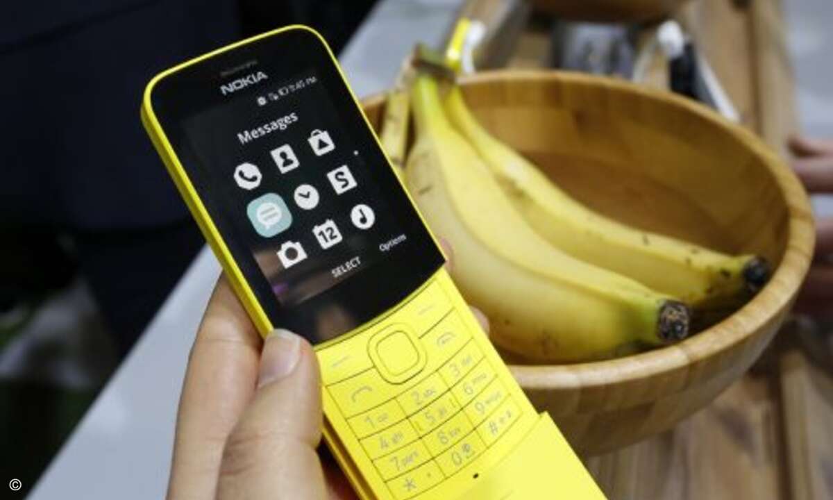 Bei Nokia gab es neben vier neuen Android-Smartphones auch ein ganz besonderes Retromodell zu sehen (Bild: Nokia)