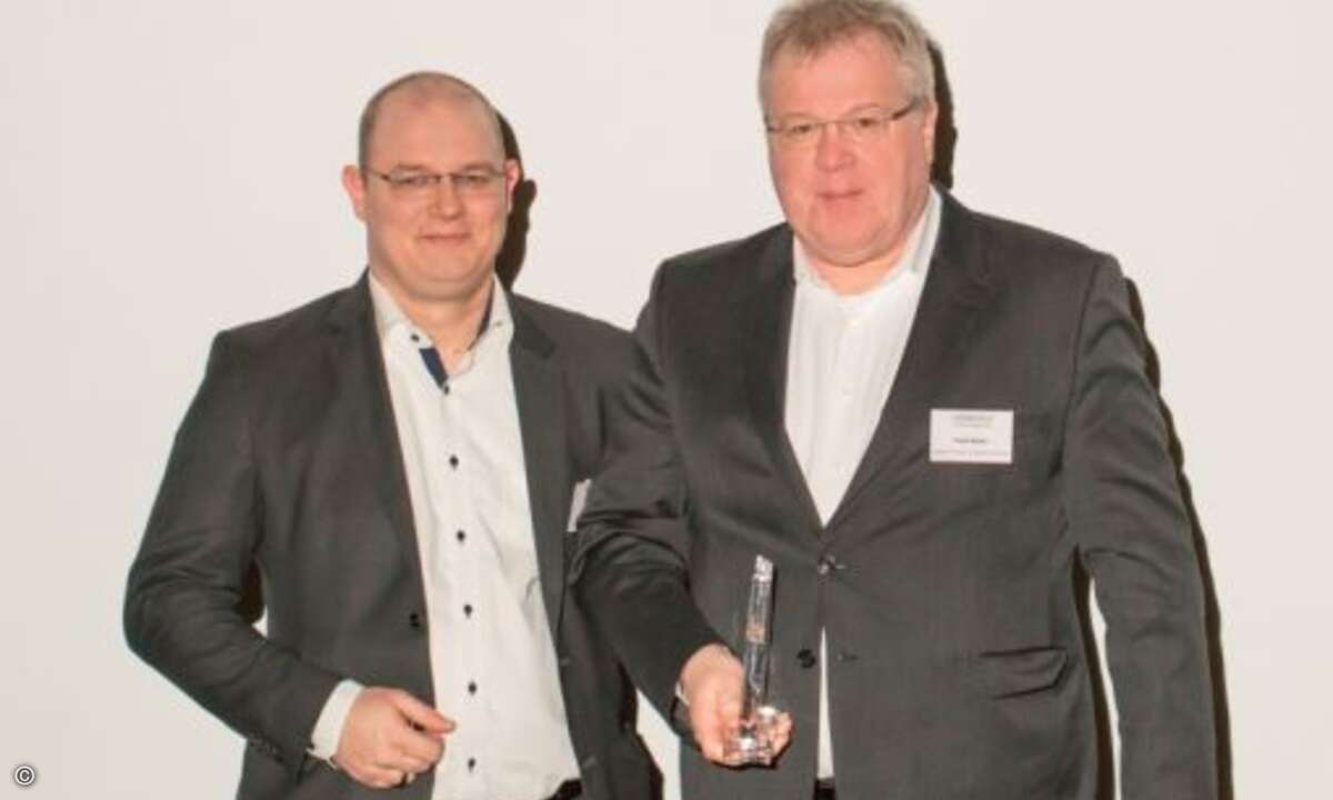 Netline, hier vertreten durch Frank Kaiser (re.), wurde als »Best SMB Partner of the Year« geehrt. Das Göttinger Systemhaus hat laut Veeam mit kleien und mittelständischen Kunden ein Geschäftsvolumen erreicht, das sonst nur größere Partner schaffen.