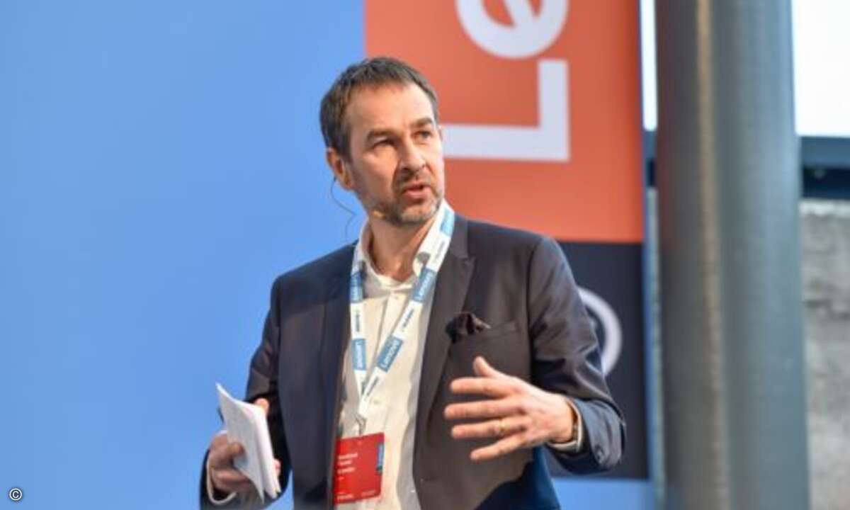 Channelchef Bernhard Fauser begrüßte die rund 300 angereisten Partner (Bild: Lenovo)