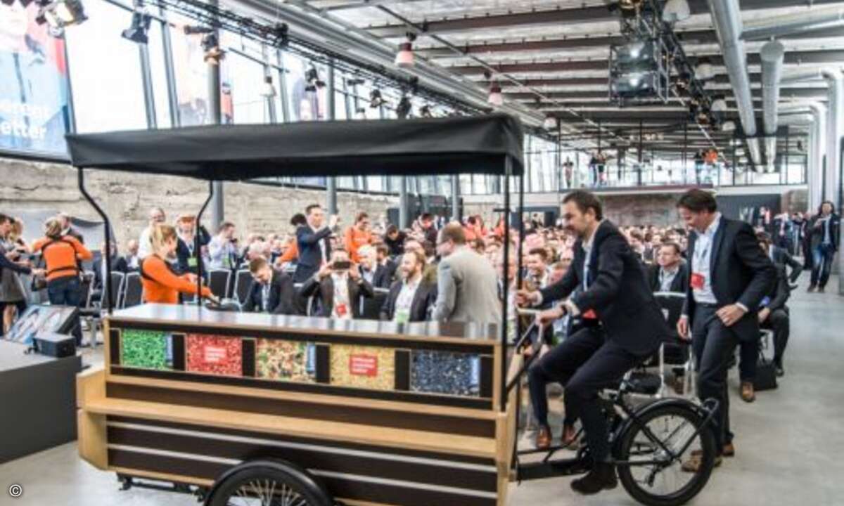 Bernhard Fauser hielt die Partner mit Popcorn bei Laune... (Bild: Lenovo)