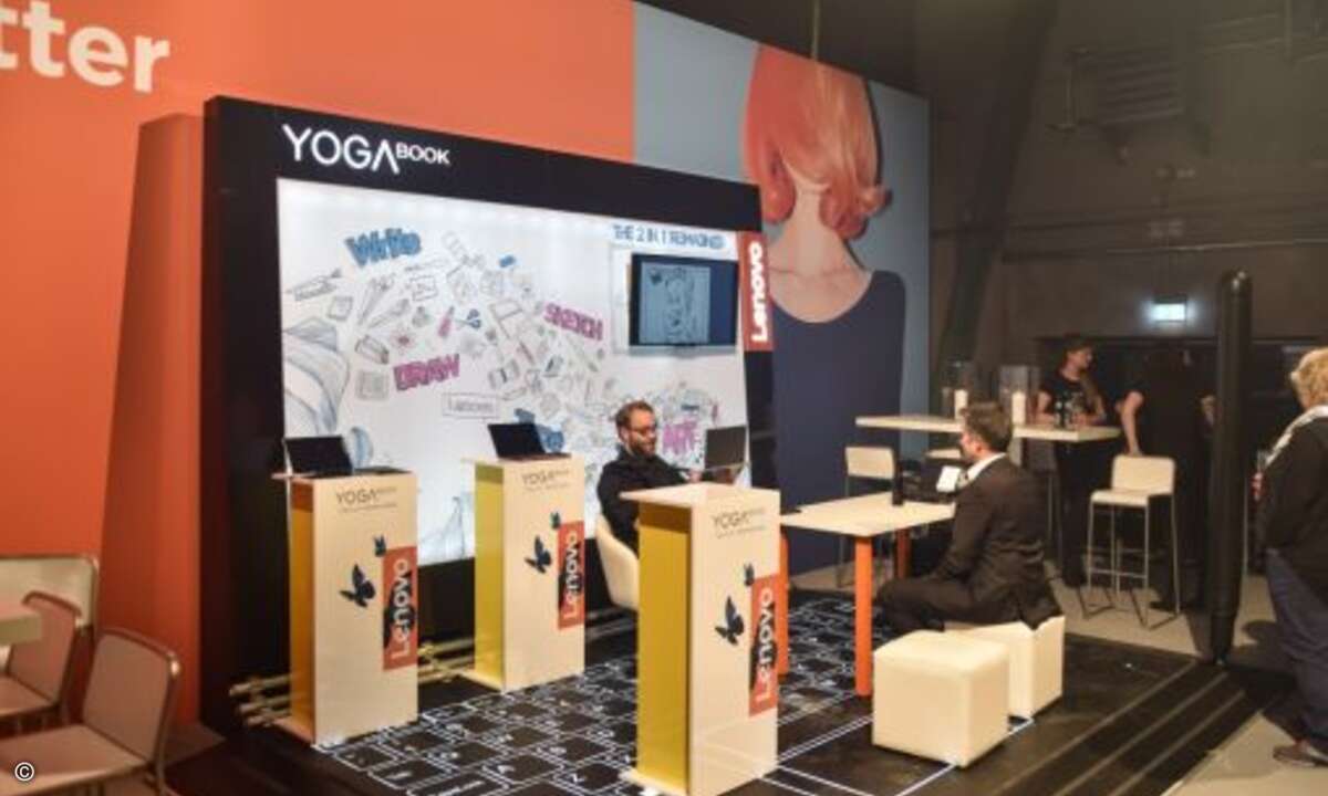 Zum Chillen stand eine ganz besondere Ecke mit dem Erfolgsmodell Yoga zur Verfügung (Bild: Lenovo)