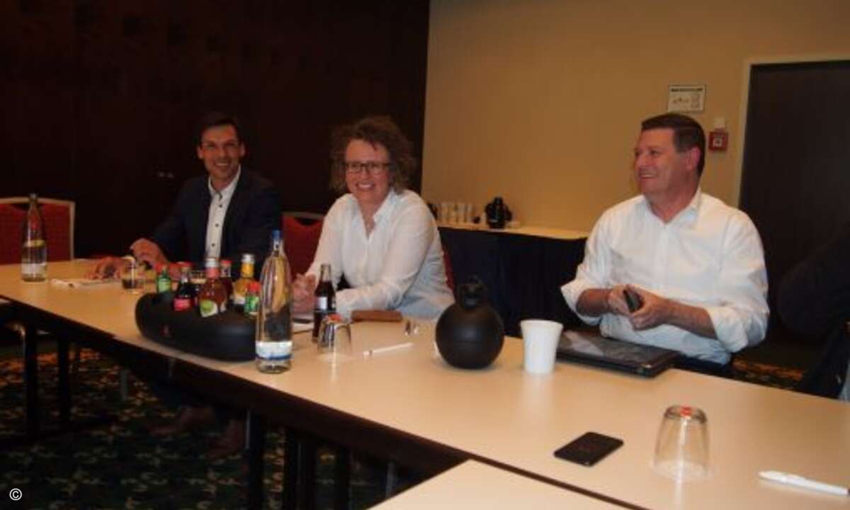 Das neue Also-Deutschland-Management: Andreas Ruhland (li.) und Simone Blome-Schwitzki mit Alsos zum CPO beförderten Reiner Schwitzki bei der Pressekonferenz (Bild: CRN)