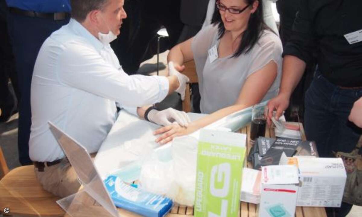 Es gab auch ein „Live-Chipping“ mit Digiwell-Gründer Patrick Kramer (Bild: CRN)