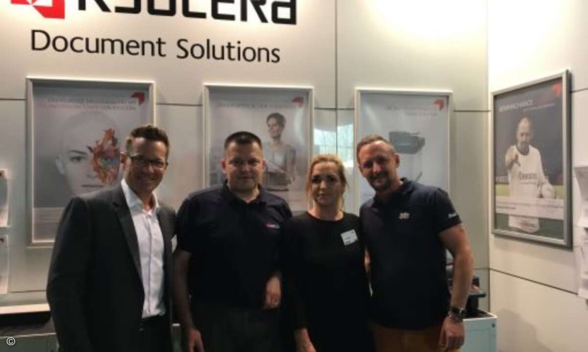 (v. links) Marc Adelberg (CRN), Heiko Schumann (Kyocera), Carolin Schlüter (CRN) und Stefan Rathofer (Kyocera) (Bild: CRN)