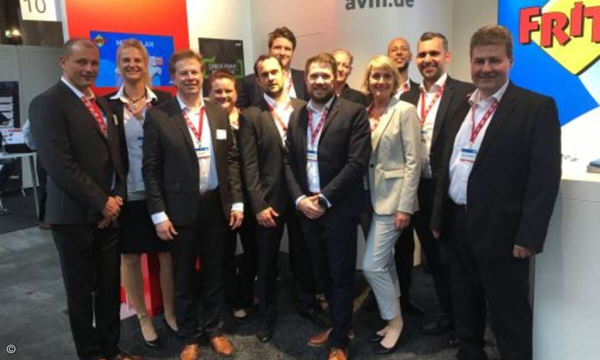 Das gesamte AVM-Team formierte sich für ein Foto für die CRN. (Bild: CRN)