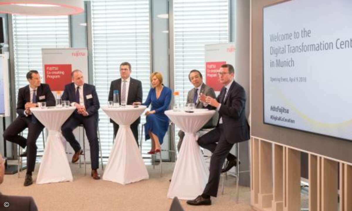 Rolf Werner, Vorsitzender der Geschäftsführung Fujitsu Deutschland und Head of Central Europe, Thomas Remmel, Director Organization & IT Deutsche Leasing, der bayerische Wirtschaftsminister Franz-Josef Pschierer, Laura Bonamici, Vice President Commun