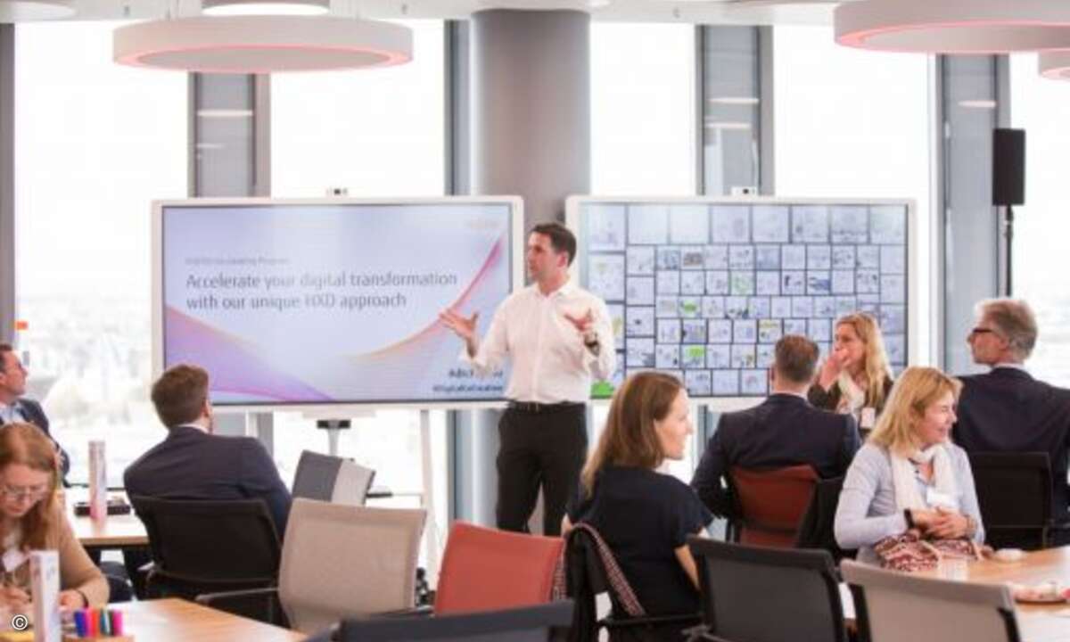 In speziellen Workshops werden gemeinsam Digitalisierungsprojekte erarbeitet (Bild: Fujitsu)