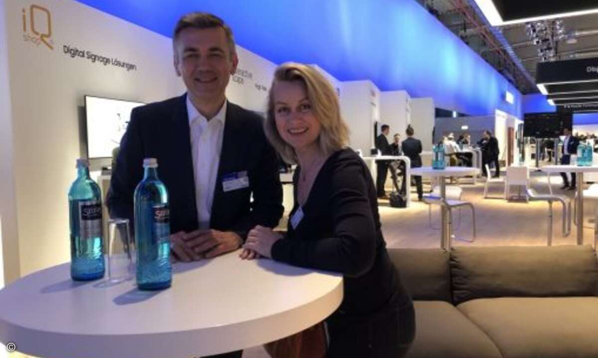 CRN-Chefreporterin Michaela Wurm informierte sich bei Samsungs B2B-Chef Sascha Lekic aus erster Hand (Bild: CRN)