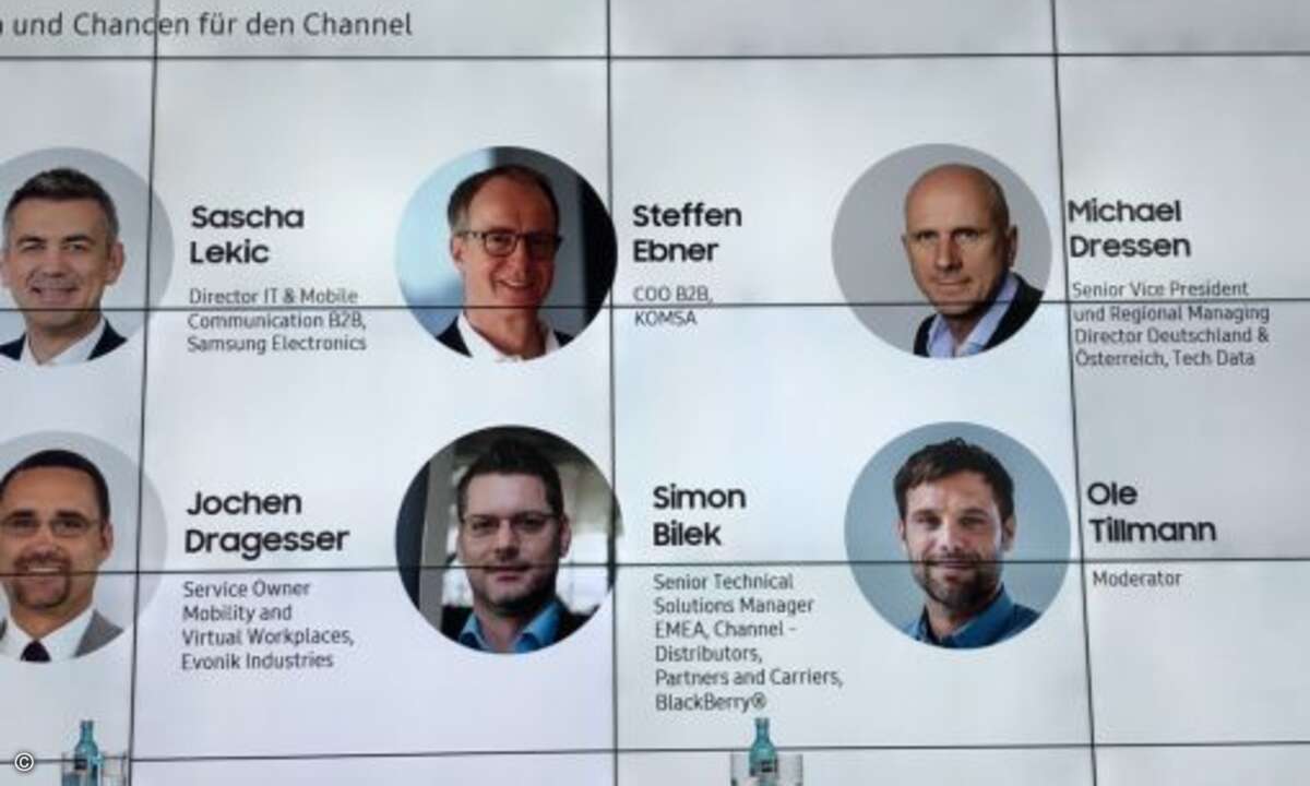 Bei der Podiumsdiskussion war das Panel hochkarätig besetzt (Bild: CRN)