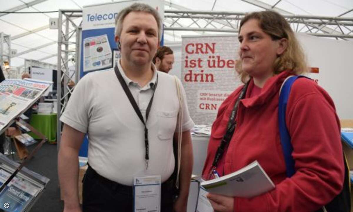 Fachhändler Heinz Krämer besucht mit seiner Frau Susanne erstmals die im neuen Herweck-Firmengebäude stattfindende Hausmesse Perspectives und zeigt sich schwer beeindruckt von den vielen Lösungen, die die rund 80 Hersteller beim TK-Distributor zeigen