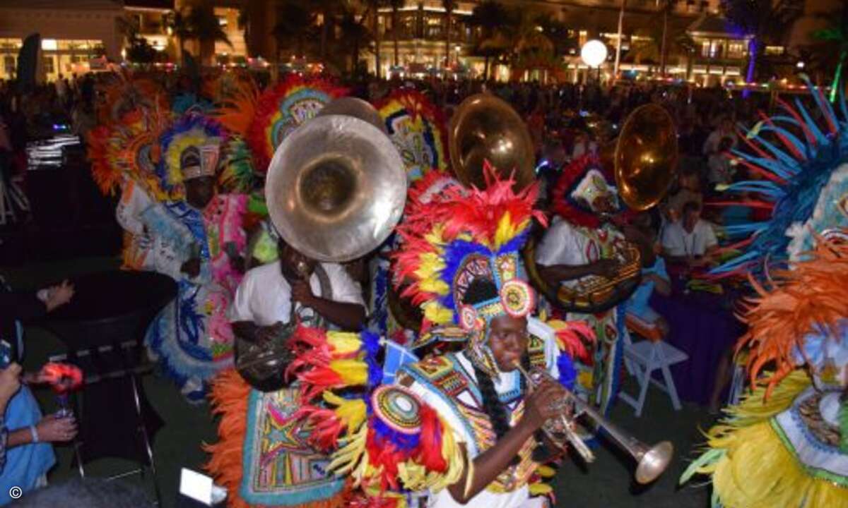 Zu Lachen hatten die ersten Sklaven auf den Bahamas nichts, aber ihre Lebensfreude ließen sie sich nie nehmen. So lebt der Junkanoo Carnival weiter
(Foto: CRN)