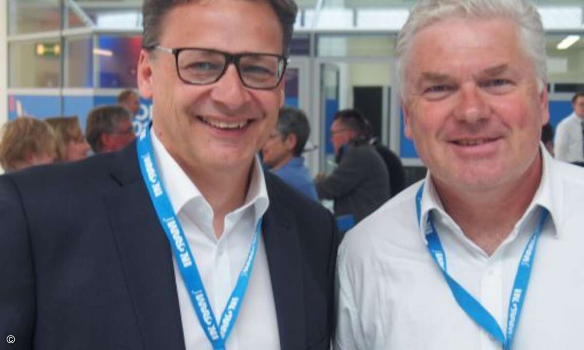 Jan Schwarzenberger von Synaxon (li.) berichtete CRN-Chefredakteur Martin Fryba nur Gutes über das neue