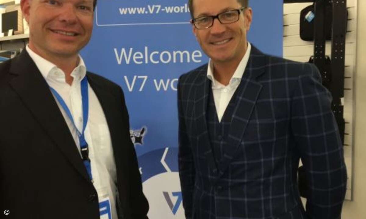 Matthias Schneider (li., Ingram Micro), Marc Adelberg (CRN) (Bild: CRN)