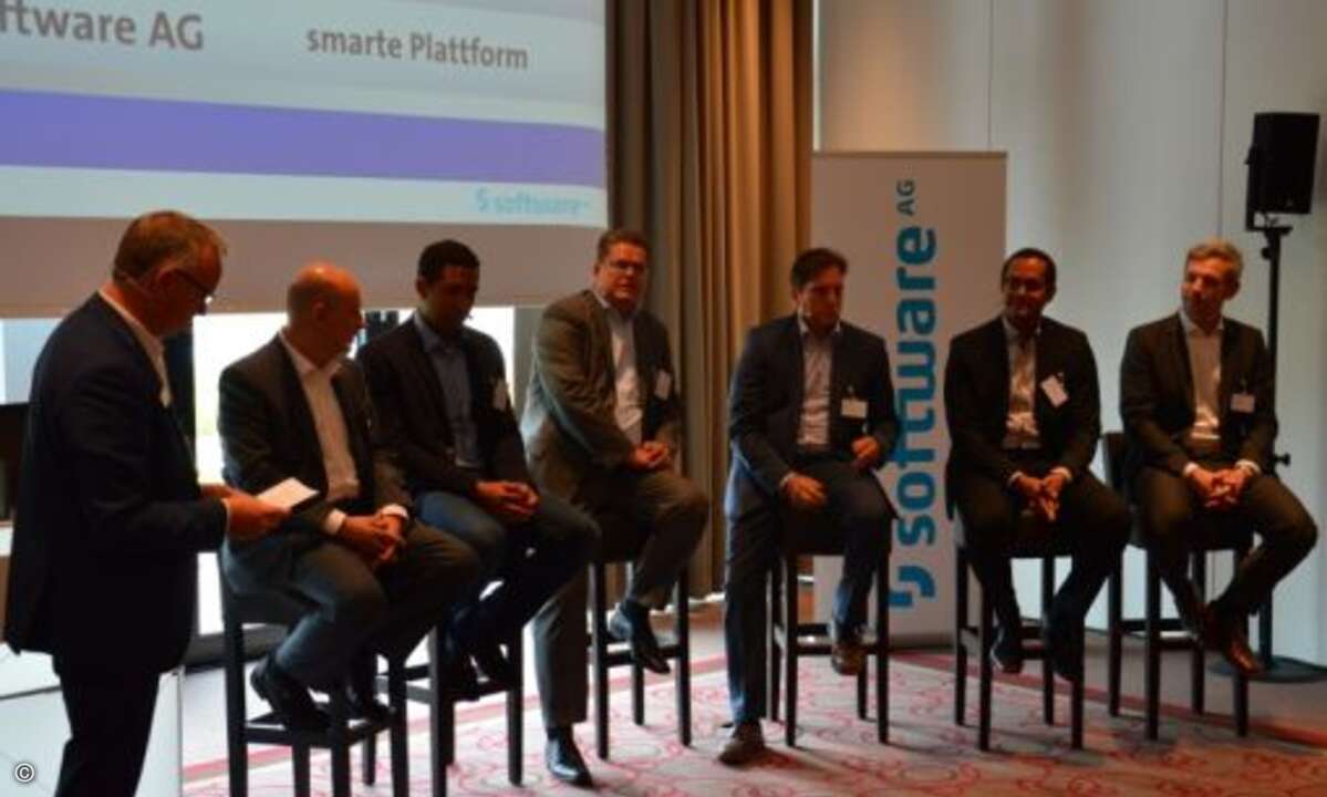 Bei einer Podiumsdiskussion beantworteten Experten Fragen wie »Wie starte ich erfolgreich ein IoT-Projekt?« (Foto: Software AG)