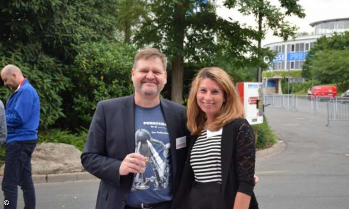 Thomas Ebert und Tina Schneider (beide WEKA FACHMEDIEN) sorgten für eine herzliche Begrüßung der Gäste (Foto: CRN)