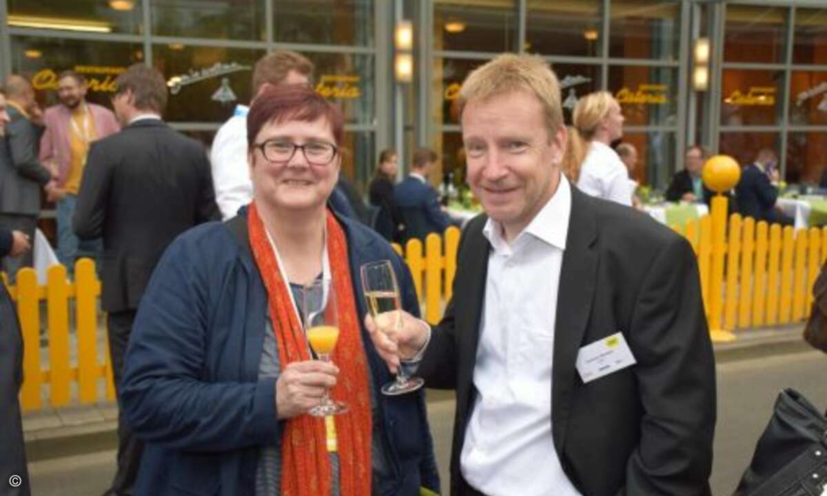 Zu Beginn gab es Prosecco oder Osaft, wahlweise auch gemischt, ganz nach Gusto (Foto: CRN)