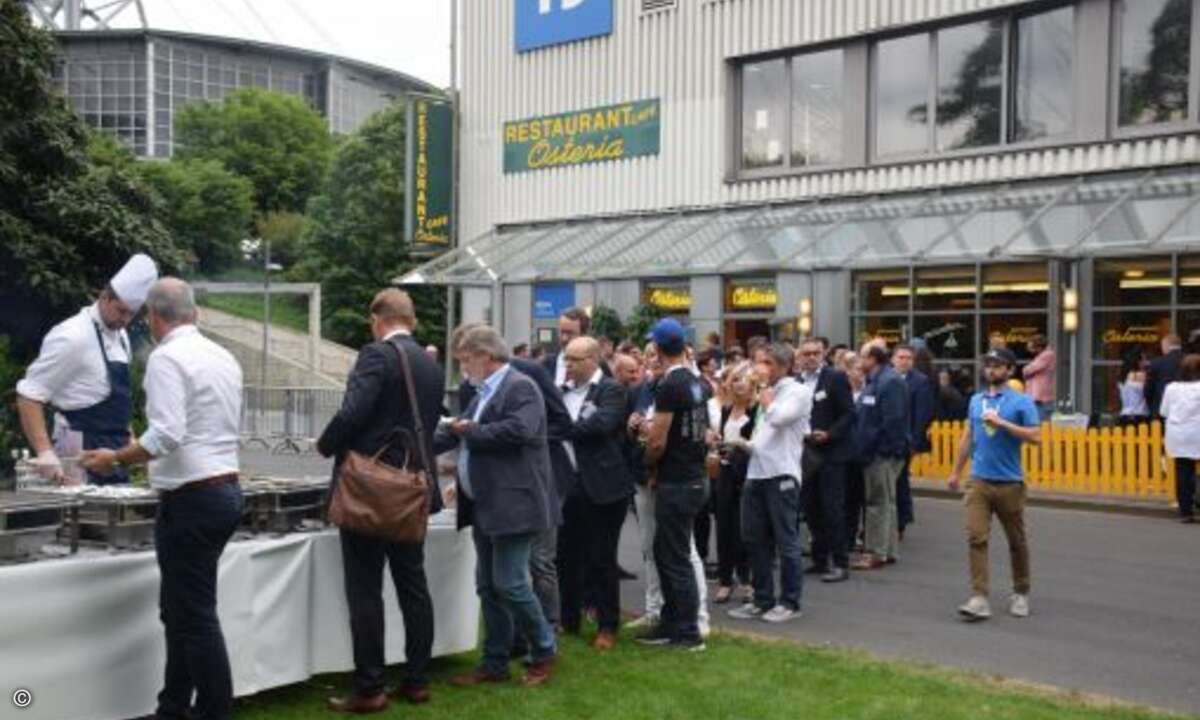 Die Gäste hatten Appetit mitgebracht (Foto: CRN)