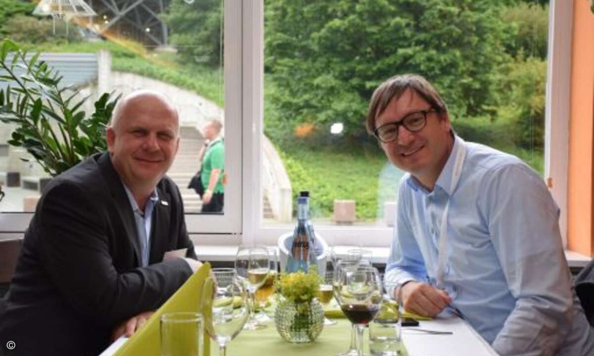 Eckhart Traber (Lancom, li.) gab gerne wieder den kompetenten Fleisch-Sommelier (Foto: CRN)