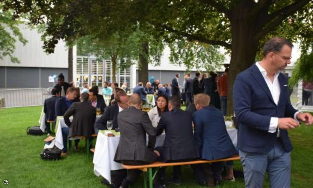 Alle Tische waren bis auf den letzten Platz gefüllt (Foto: CRN)