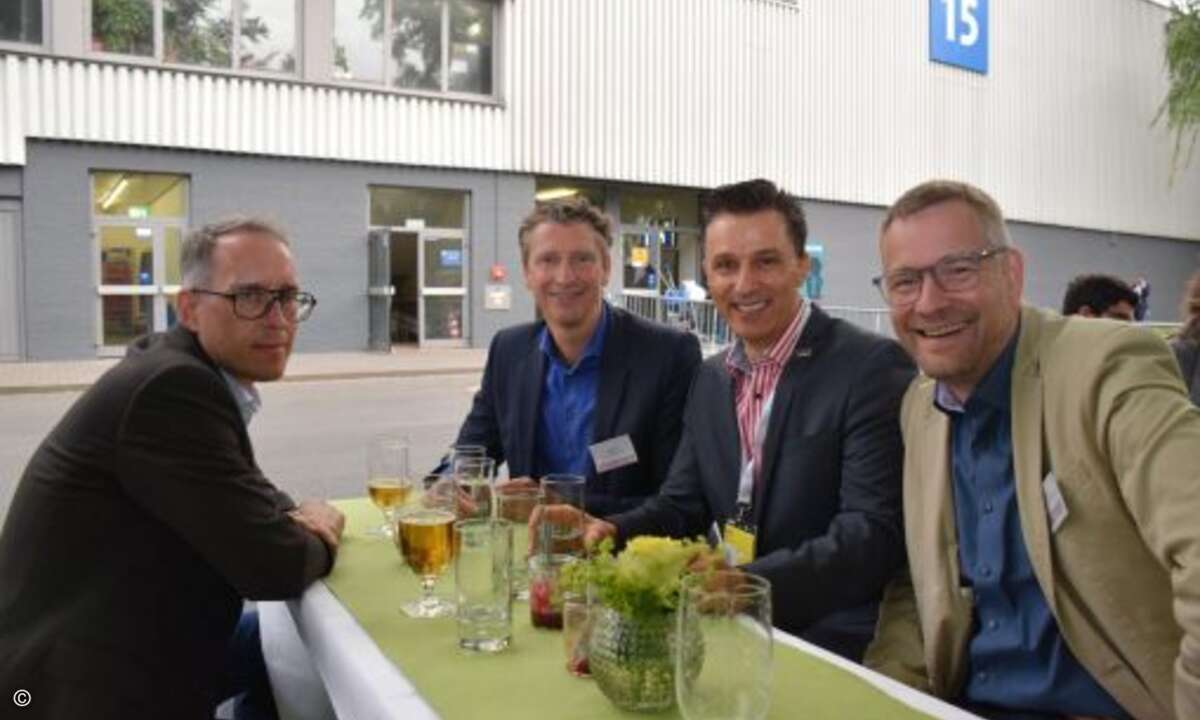 Sascha Hommer und Ralf Riba (Riba:BusinessTalk) (rechts) waren selbstverständlich auch zum VIP BBQ gekommen (Foto: CRN)