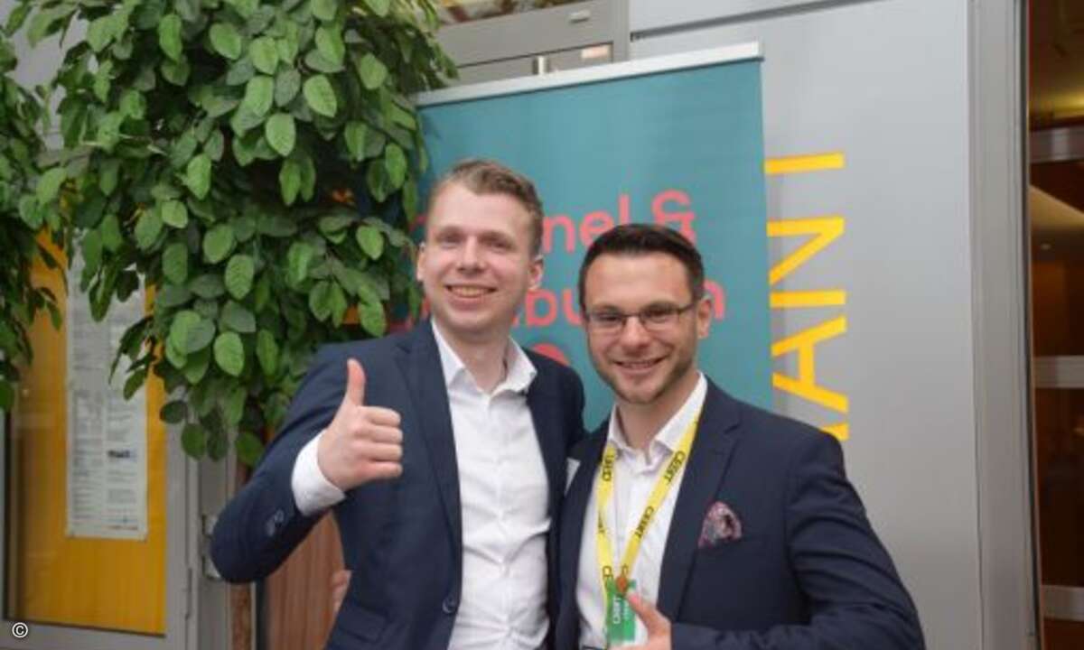 Daumen hoch für die gelungene Veranstaltung von Stefan Adelmann (funkschau) und Philipp Jeske (Deutsche Messe) (Foto: CRN)