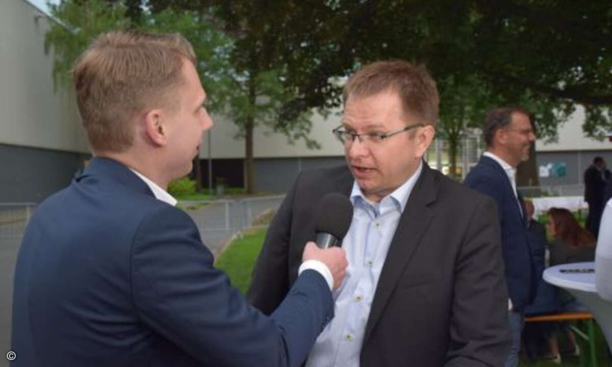 Theo Reinerth von Brother steht funkschau-Chefredakteur Stefan Adelmann im Interview Rede und Antwort (Foto: CRN)
