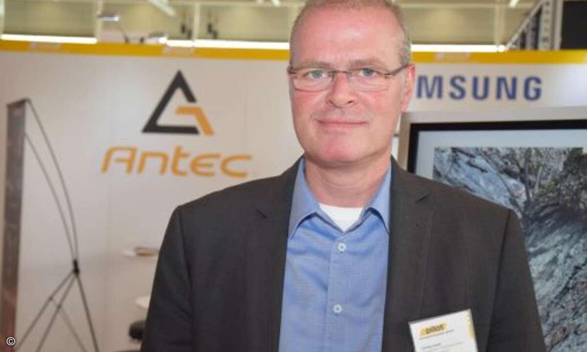 Aktionsangebote wie Samsung Flip kamen bei den Standbesuchern von Pilot bei Api hervorragend an. Christian Haack konnte auf eine erfolgreiche CEBIT anstoßen und ist nächstes Jahr wieder dabei.