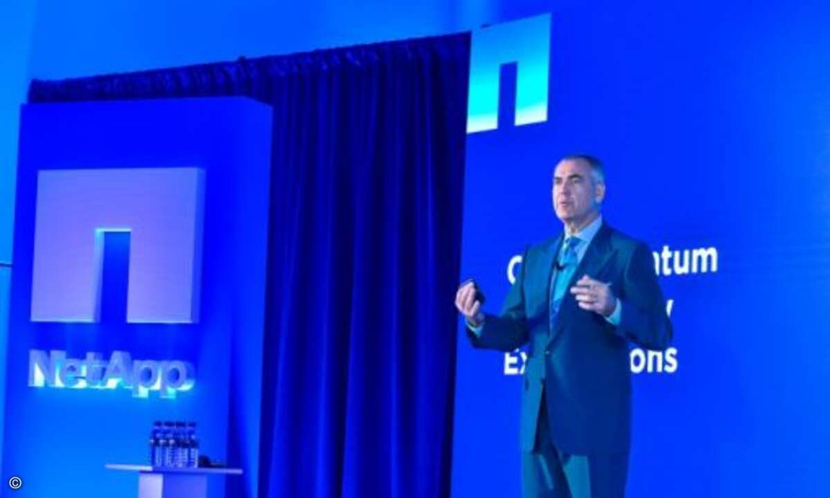 »Das Letzte, was Kunden in ihrer Infrastruktur wollen, ist ein Silo«, pries Henri Richard die Offenheit der NetApp-Lösungen (Foto: Graham Lee Photography / NetApp)