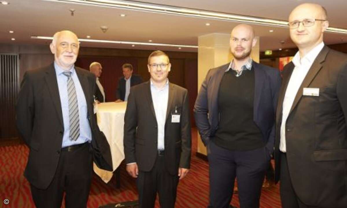 Günther Reich und Sebastian Dudda (beide Systemhaus Krick) mit David Preinl (Dimension Data) und Robert Mientus (Trend Micro) (Foto: Trend Micro)