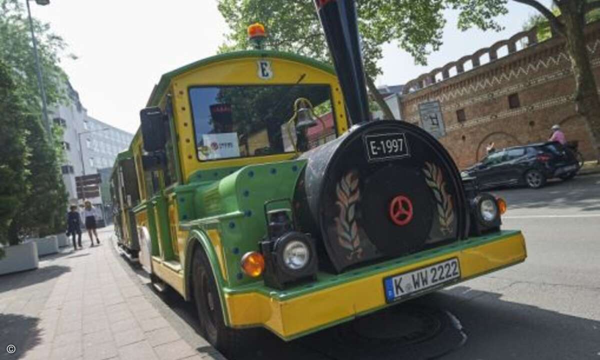 Nach der Arbeit kommt das Vergnügen: Mit der Kölner Bimmelbahn geht es an den Rhein, ... (Foto: Trend Micro)