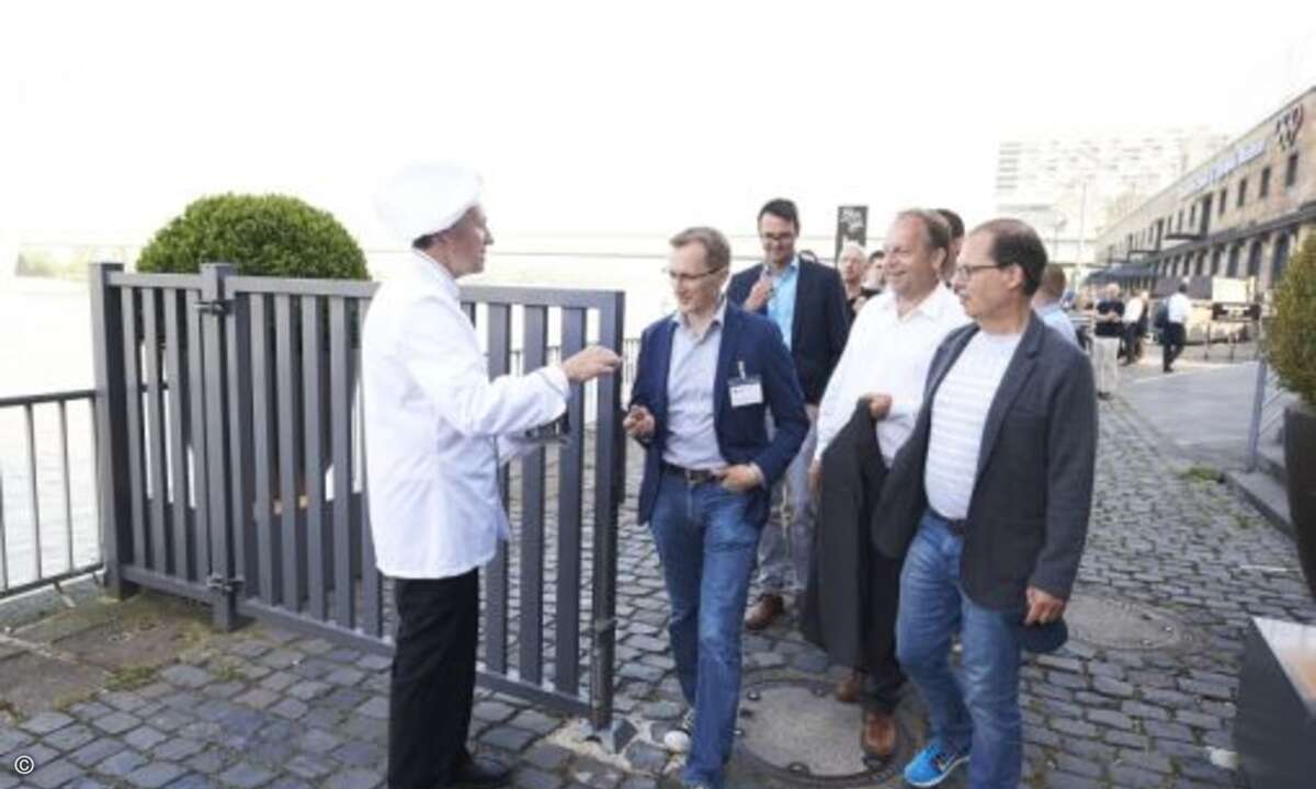 Für die Abendveranstaltung ging es ins Imhoff-Schokoladenmuseum, wo der Chocolatier schon mit leckeren Pralinen wartete (Foto: Trend Micro)