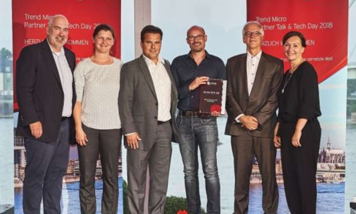 Als »Bester Distributor« wurde – wie schon im vergangenen Jahr – Arrow ECS ausgezeichnet: Armin Rothe (Trend Micro), Anna-Julia Nechita (Arrow ECS), Christian Huebl (Trend Micro), Joachim Guth (Arrow ECS), Martin Ninnemann (Trend Micro) und Ankica Dv