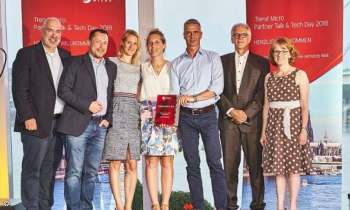 Den Award als »Bester Partner« in der Kategorie »User Protection« sicherte sich zum vierten Mal in Folge Comparex: Armin Rothe (Trend Micro), Dirk Frießnegg, Aurélie Kubik, Sara Ziegener und Marcus Helbig (alle Comparex), Martin Ninnemann (Trend Micr