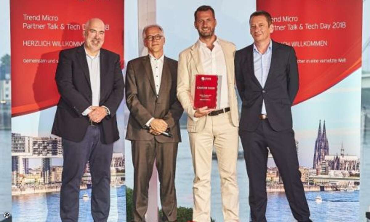 Gleich zwei Preis gab es für Cancom – den als »Bester Partner« für »Network Defense« und den als »Bester technischer Partner«: Armin Rothe und Martin Ninnemann (beide Trend Micro), Christian Rattmann (Cancom), Stefan von der Marwitz (Trend Micro) (Fo