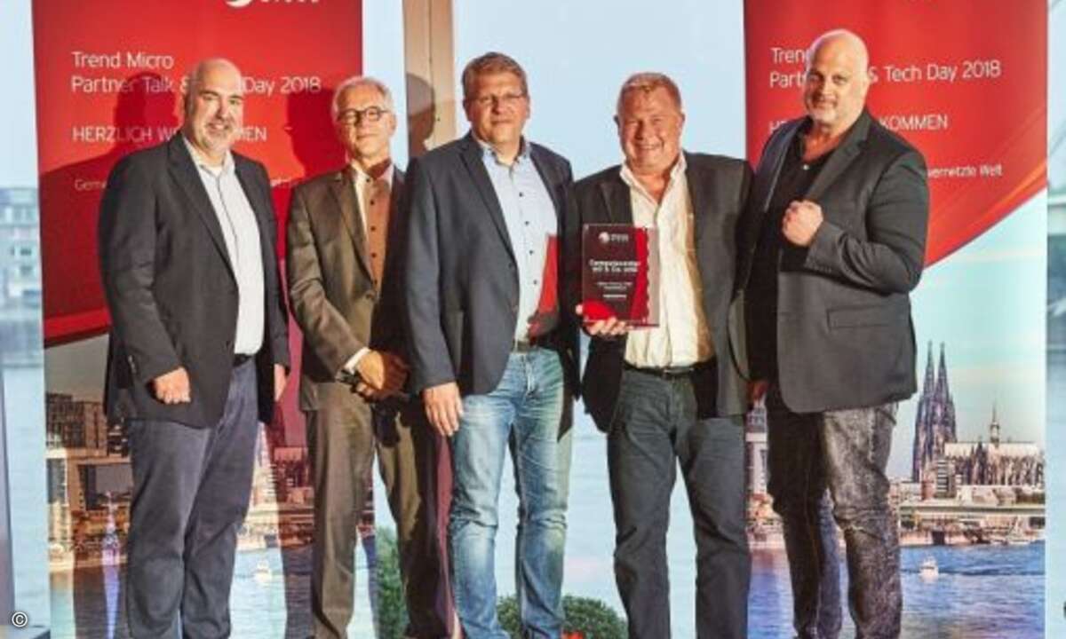 »Bester Partner« im »TippingPoint«-Geschäft wurde Computacenter: Armin Rothe und Martin Ninnemann (beide Trend Micro), Markus Jupe und Reinhard Stüwe (beide Computacenter), Holger Viehoefer (Trend Micro) (Foto: Trend Micro)