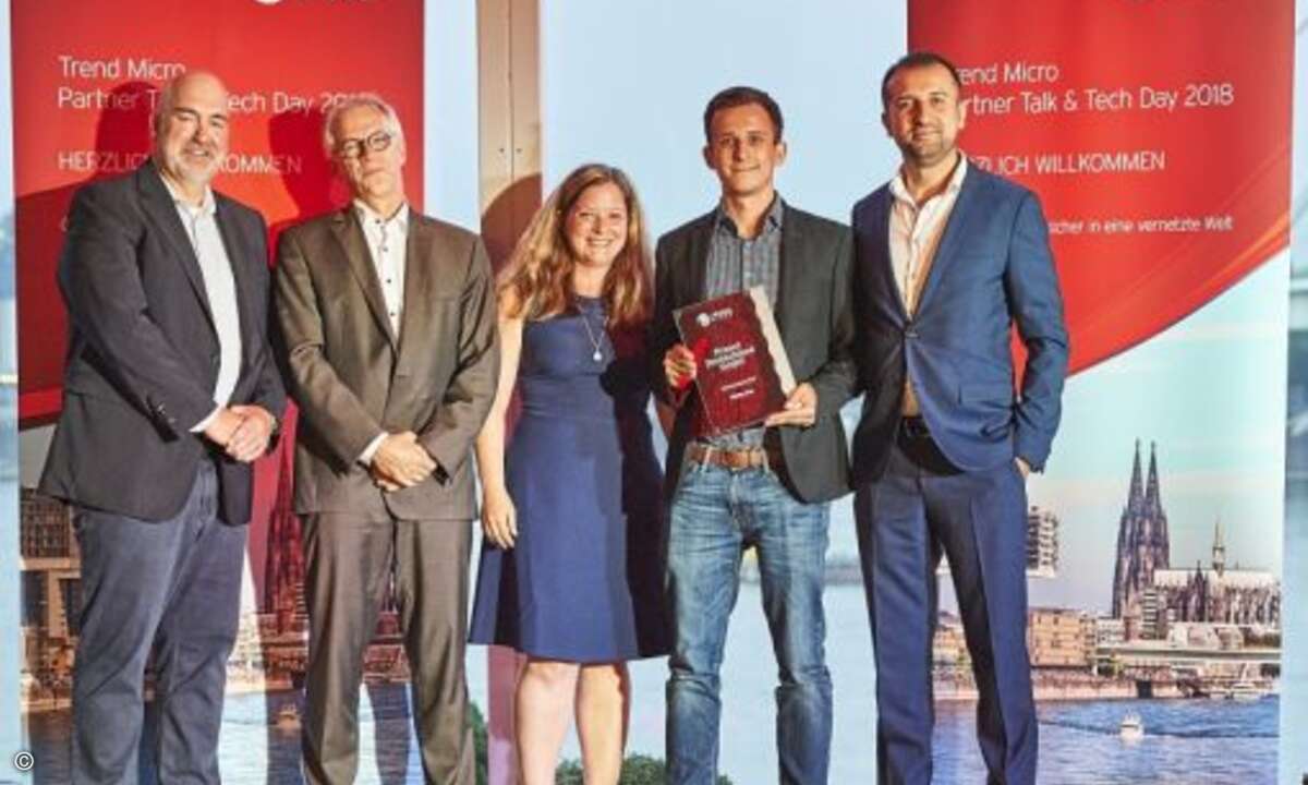 Weil sich die Partnerschaft 2017 »zu einer besonderen Erfolgsgeschichte« entwickelte, wurde Proact Deutschland als »Rising Star« ausgezeichnet: Armin Rothe und Martin Ninnemann (beide Trend Micro), Katrin Thunig und Robert Wortmann (beide Proact) und