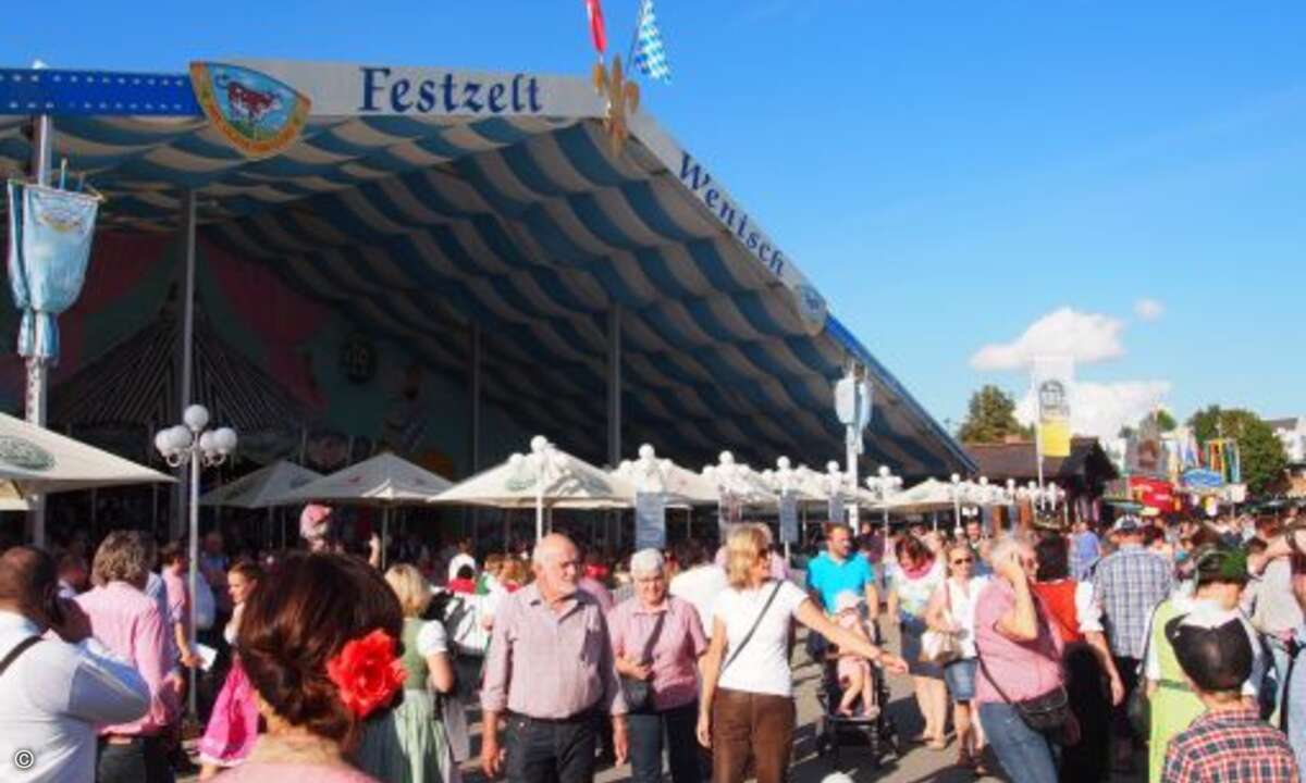 Also lud einmal mehr gemeinsam mit einigen Herstellerpartnern, darunter beispielsweise Lenovo, Apple oder Toshiba, Handelspartner zum Gäubodenfest nach Straubing. (Bild: CRN)