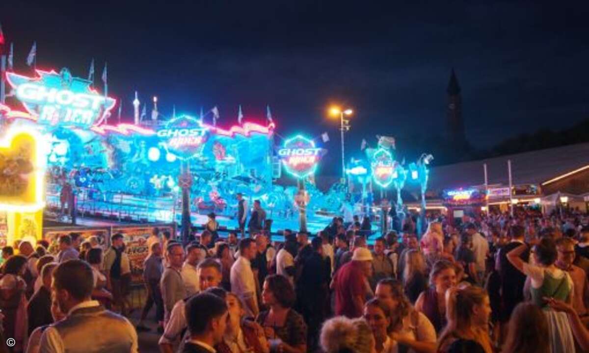 ...zwischendurch konnten die Gäste die Fahrgeschäfte austesten (Bild: CRN)