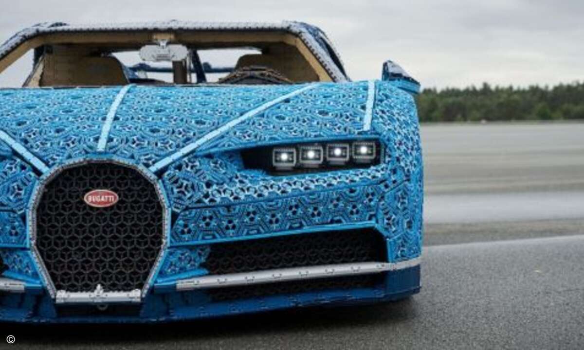 Ein Lego-Team aus 16 Spezialisten gelang es, in über 13.000 Arbeitsstunden das Auto Stück für Stück zusammenzusetzen (Bild: Lego)