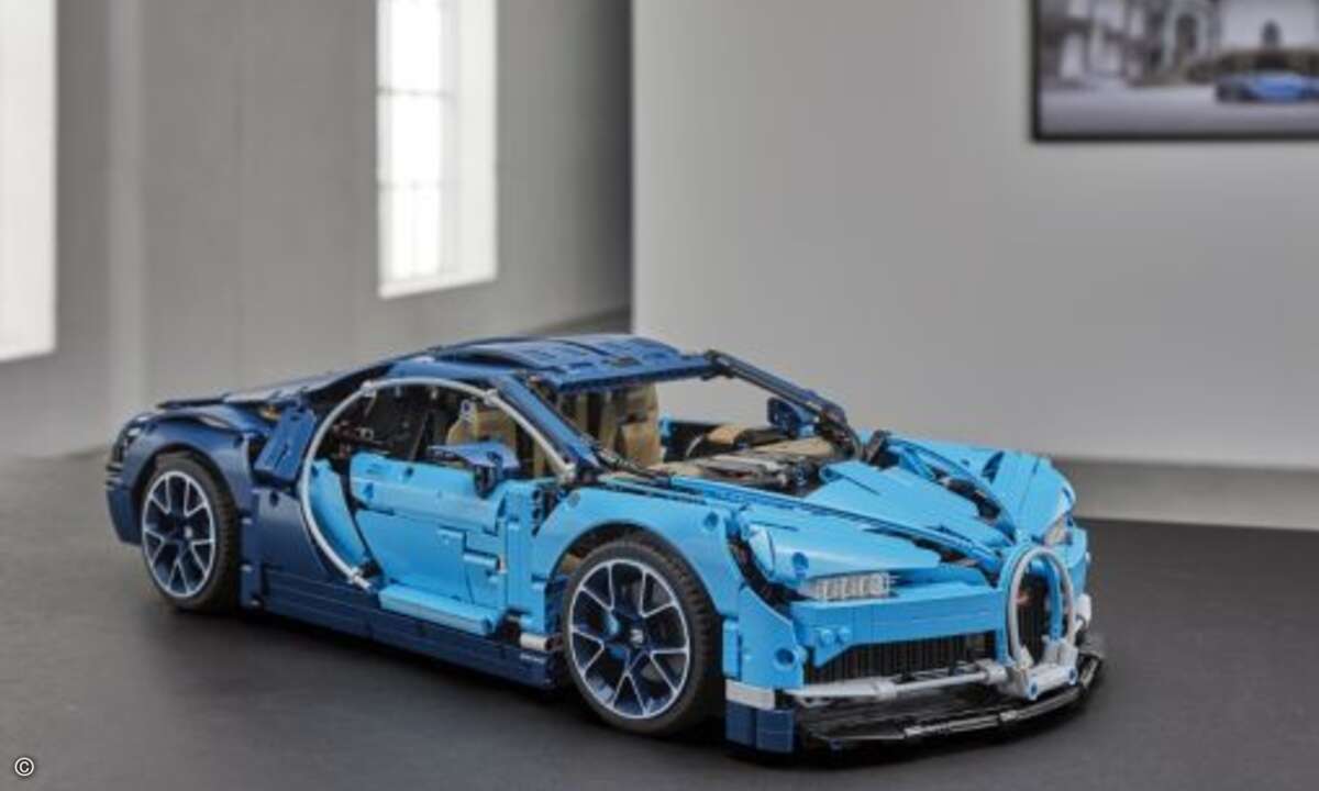 Es besteht aus 3.599 Teilen und bietet viele originalgetreue Details. Dazu gehören die aerodynamische Karosserie mit aktivem Heckflügel (Bild: Lego)