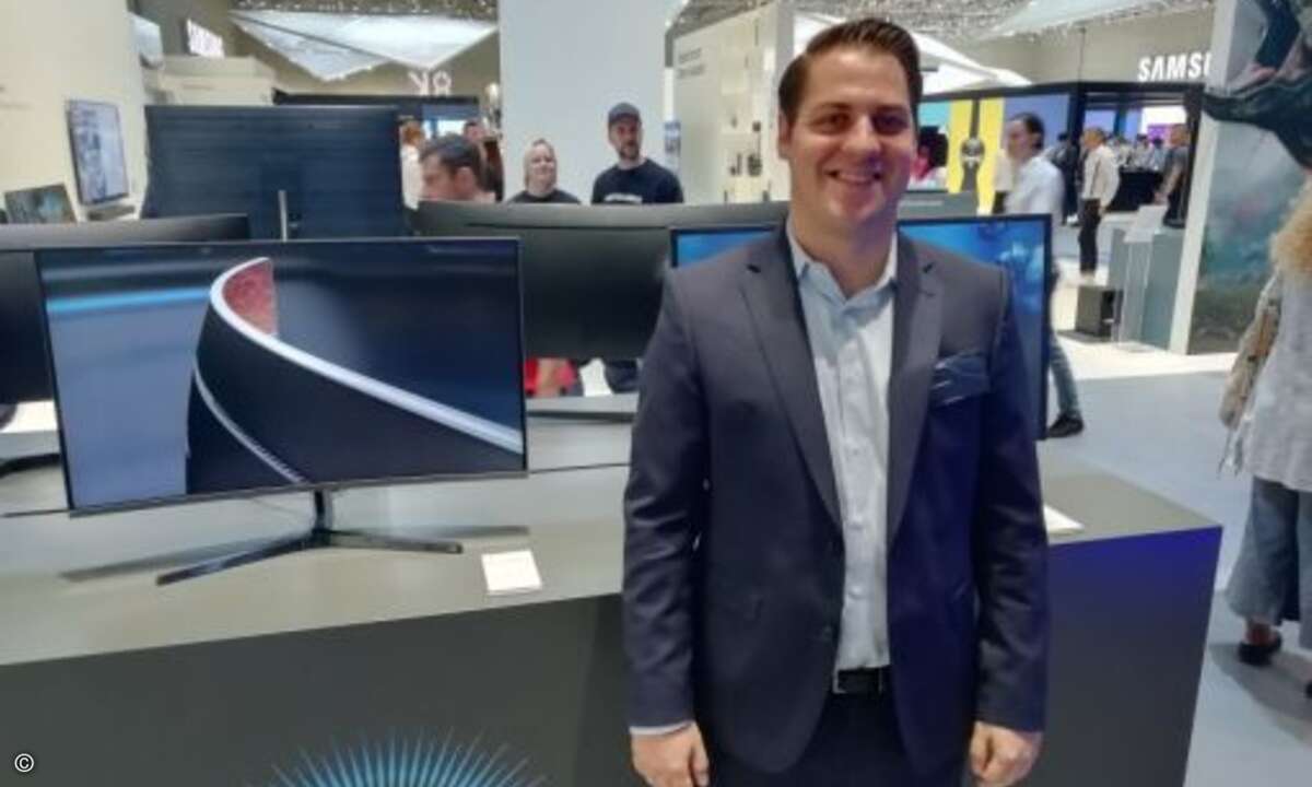 Simon Winkler von Samsung präsentiert die Monitor-Neuheiten (Foto: CRN)