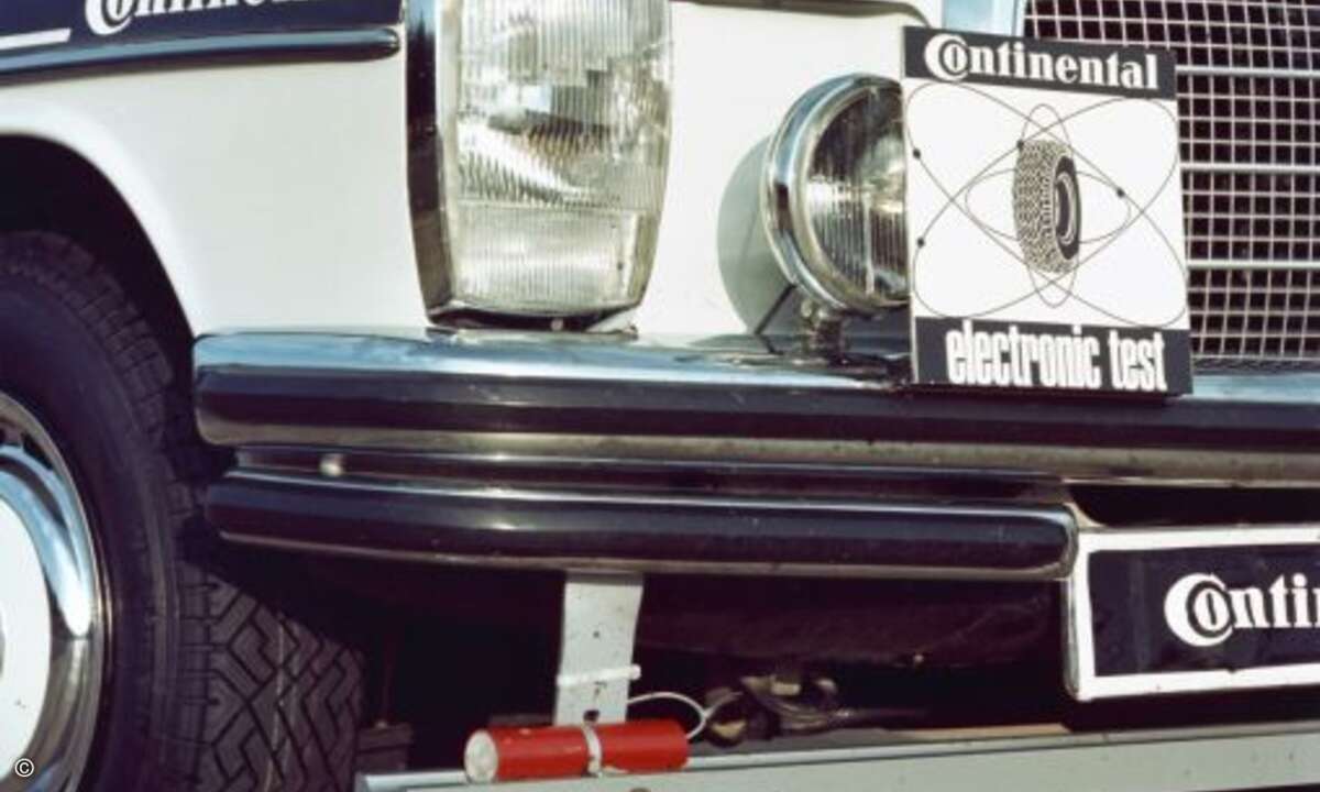 Das elektronisch gesteuerte Fahrzeug fuhr quasi auf einem Leitdraht. (Bild: Continental)