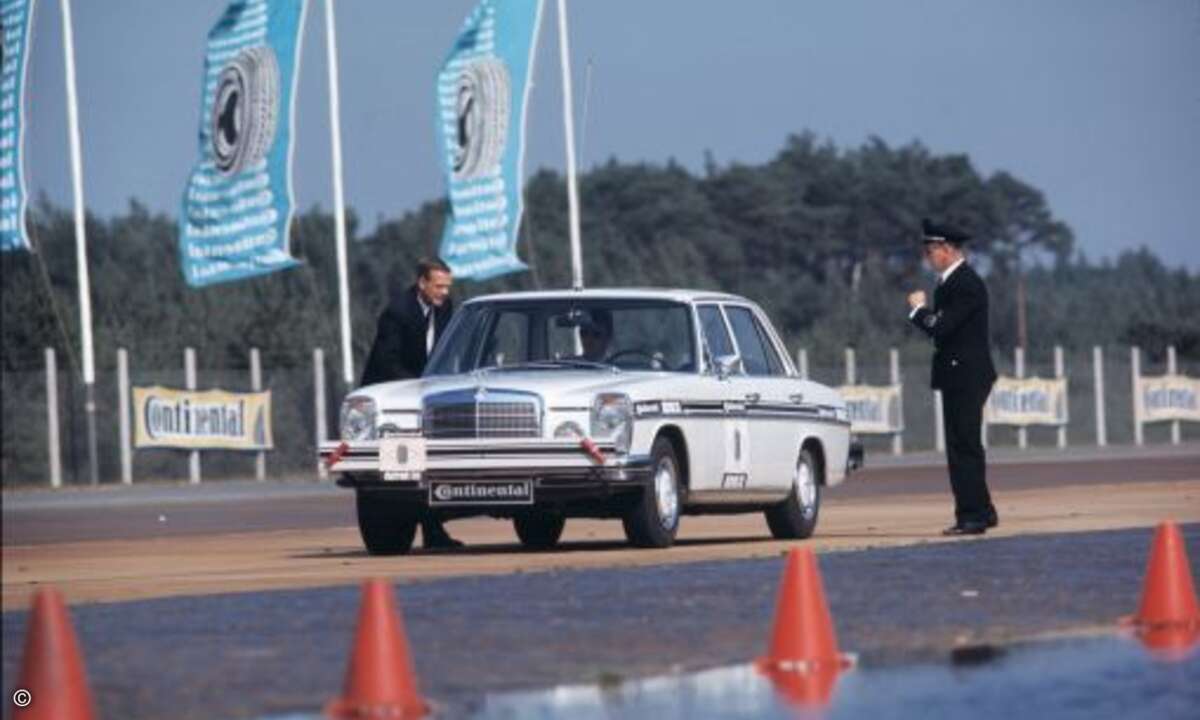 Bei öffentlichen Vorführungen begeisterte das fahrerloses Fahrzeug bis Mitte der 1970er Jahre die Besucher. (Bild: Continental)