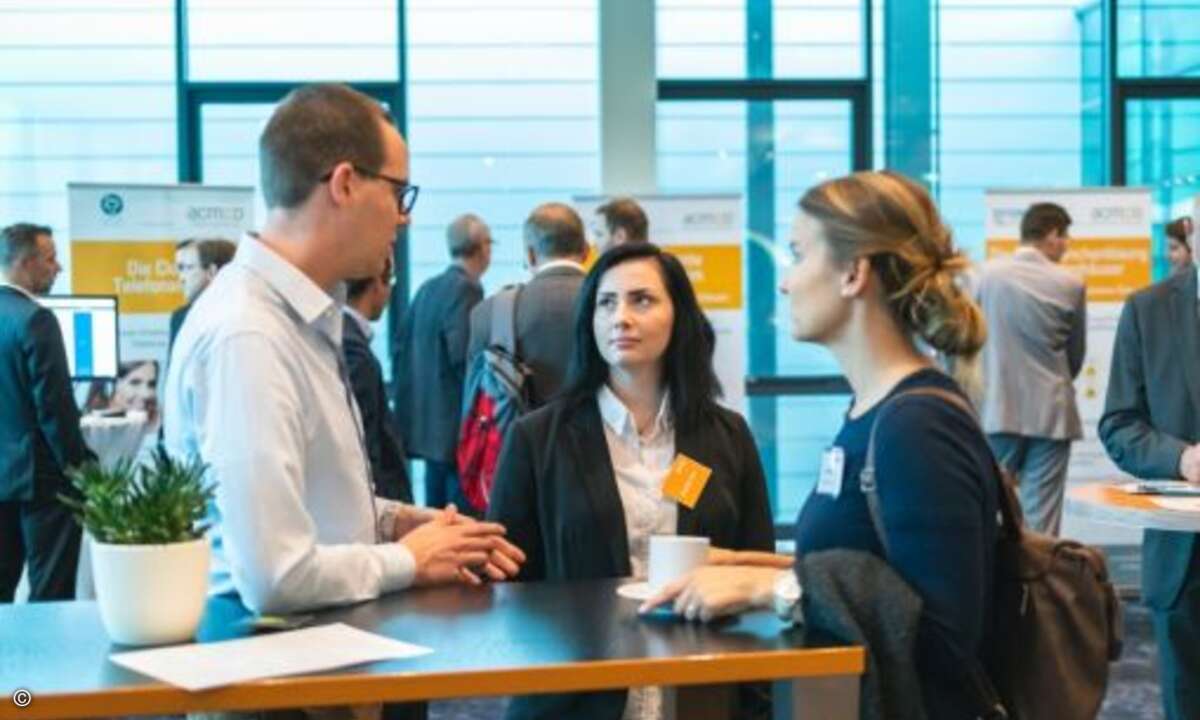 Durchschnittsalter bei Acmeo: Mitte 30. Wir vermuten mal, dass Rebekka Voss erheblich dazu beigetragen hat