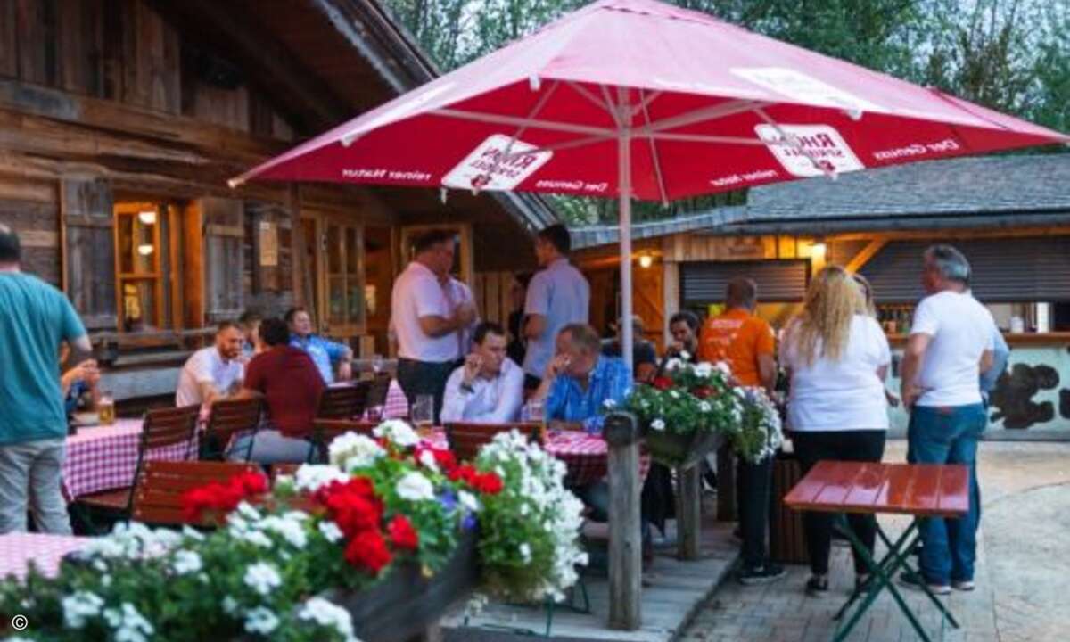 Exportschlager bayerisch-zünftige Almhütten-Atmosphäre kommt auch im osthessischen Fulda gut an
