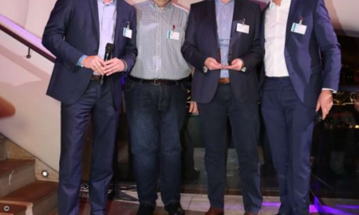 Björn Friedrich von Fachin & Friedrich, hier mit René Claus, Stefan Müller und Holger Suhl (alle Eset), wurde als »Best Perfomer MSP Channel DACH« geehrt (Foto: Eset)