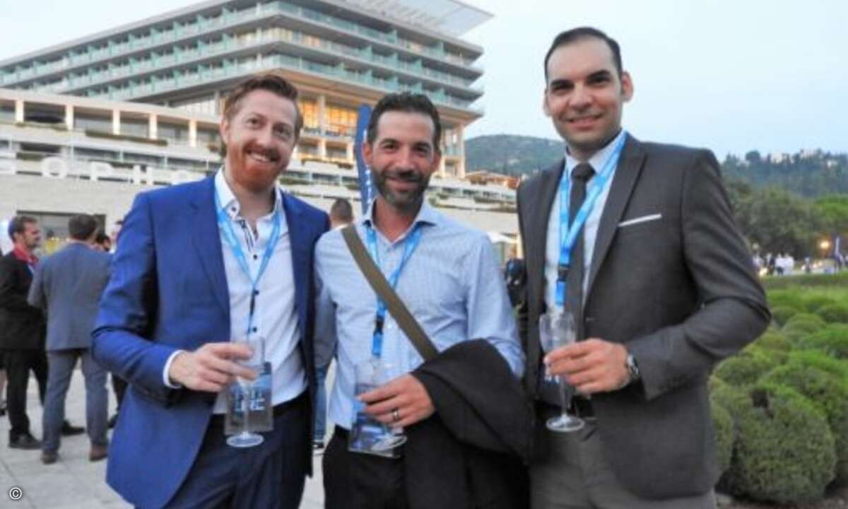 Patrik Rohrer (FREY+CIE Telecom) mit Danial Büchler (Infinigate Schweiz) und Dieter Huber (Sophos Schweiz) (Foto: Sophos)
