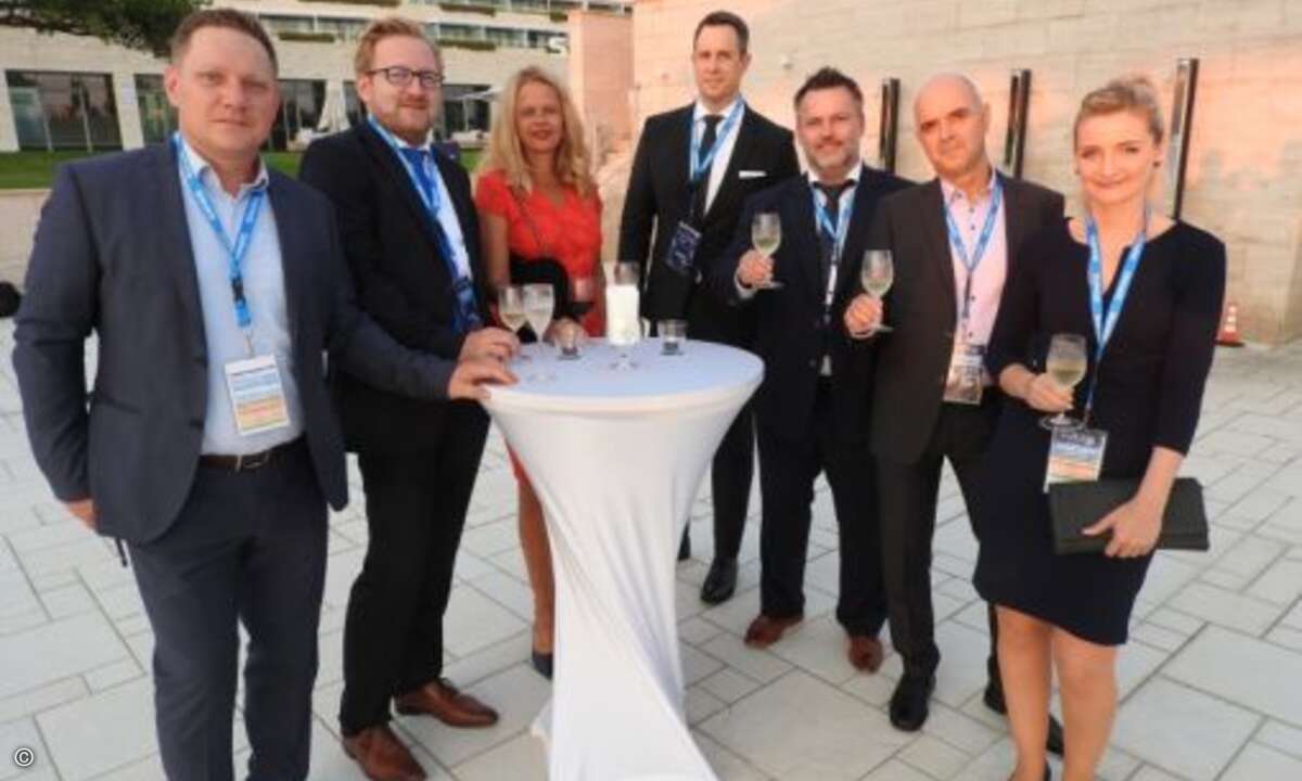 Große Runde mit Rene Schoppe (Comparex), Alexander Scholz (pcscholz), Martina Huster (araneaNET), Stefan Fritz (Sophos), Marco Herrmann (Sophos), Gunther Dietrich (apia systemhau) und Christin Jakisch (Compare) (Foto: Sophos)